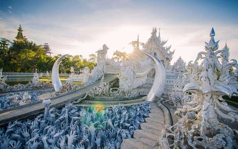 Chiang Mai: White, Blue & Big Buddha Temples in Chiang Rai - Getting there from Chiang Mai: the comfort tradeoff