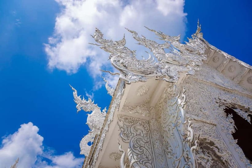 Chiang Mai: White, Red/Black & Blue Temples Tour with Lunch - Wat Rong Khun (White Temple): the symbolism behind the shine