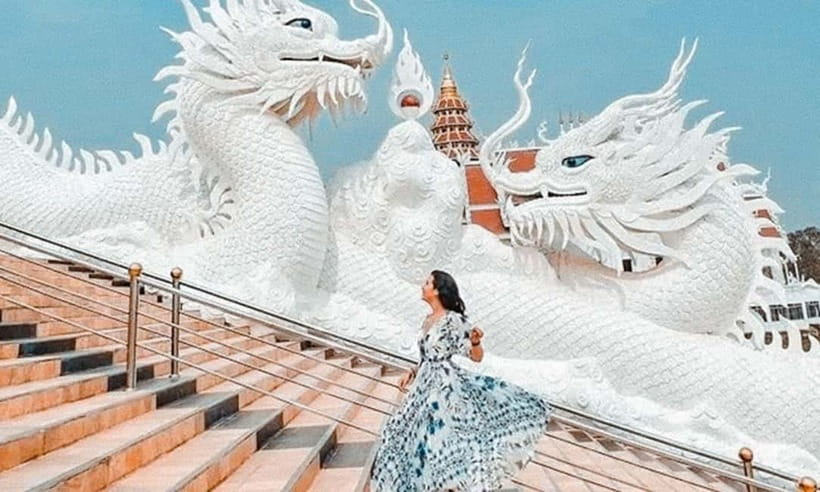 Chiang Mai: White Temple, Blue Temple, and Black House Tour - Wat Rong Sua Ten (Blue Temple): dramatic blue exterior and Buddha statues