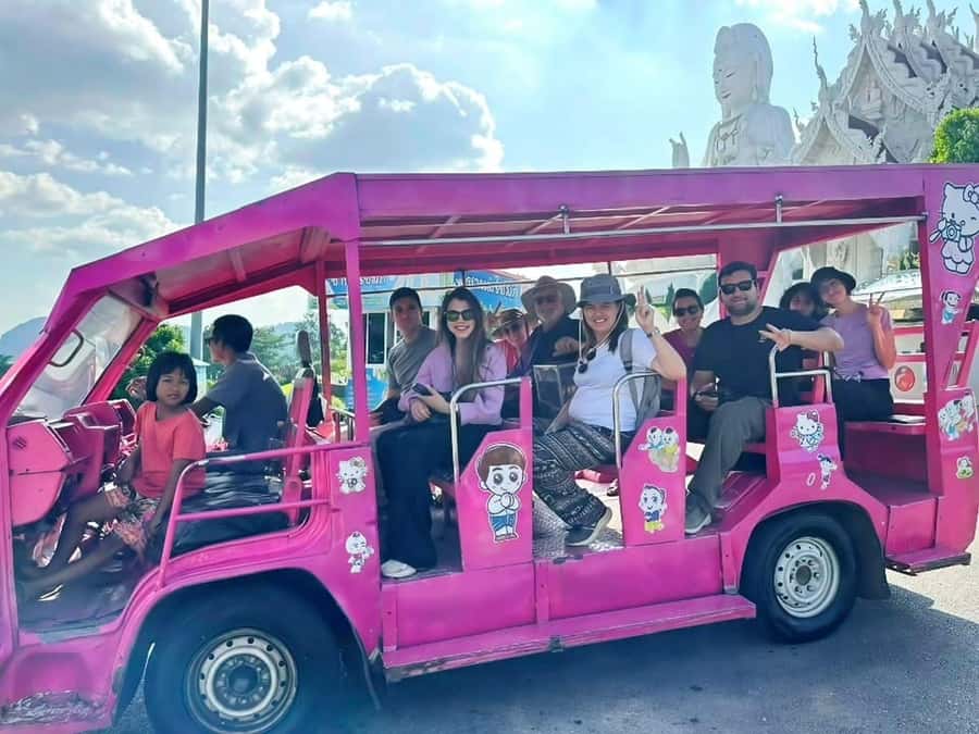 Chiang Rai IG Lalitta Cafe and White, Blue, Red Temples Tour - Temple etiquette and van rules you should not ignore