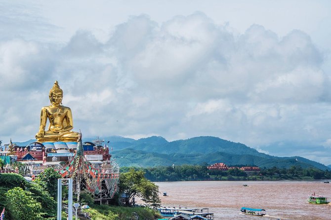 Chiang Rai One Day : White Temple, Golden Triangle, Boat Ride to Laos, Long Neck - Wat Prathat Phu Khao: a calmer pause in the border area