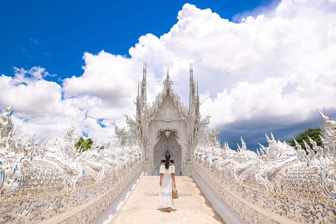 Chiang Rai Private Tour With Golden Triangle Option - Stop 1: Wat Huay Pla Kang and the Big-Buddha Welcome