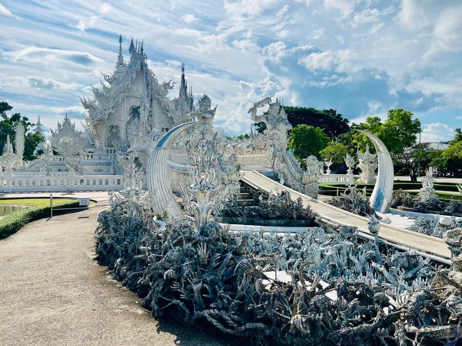 Chiang Rai:Private Transfer to Chiang Mai with Temples Visit - Pickup around 8:30 AM and how the day’s timing feels