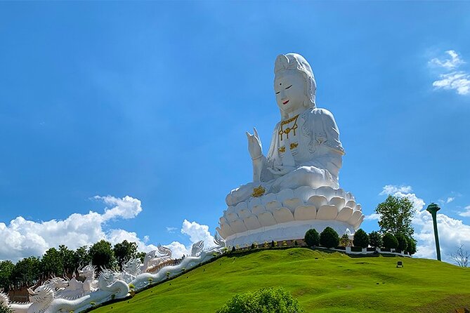 Chiang Rai Temples Private Tour from Chiang Mai - All Inclusive - Wat Phra That Doi Khao Kwai: mountain temple views and a cooler breeze