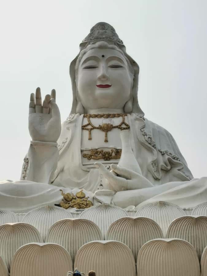 Chiang Rai White, Blue, Red 3 Temples Tour - Temple Etiquette That Saves You Time (And Keeps Everyone Happy)