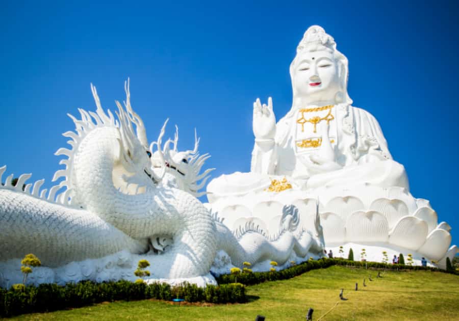 Chiang Rai White, Blue, Red 3 Temples Tour - The Van Ride: Expect Long Time on the Road