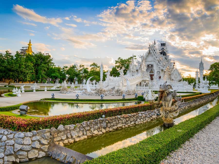 Chiang Rai White Temple and Blue Temple Day Tour - Lunch Breaks: Eating Local Without Hijacking Your Schedule
