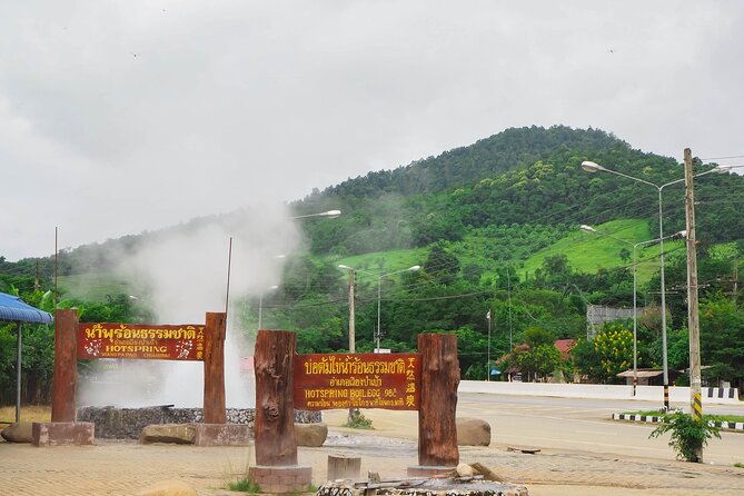Chiang Rai Wonders: White, Blue & Red Temples and Hot Spring - How the Chiang Rai Wonder Day Works (from Chiang Mai to temples)