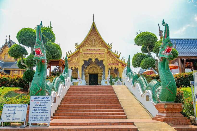 Chiangma: Wat ban den, Blue Temple & Sticky Waterfall. - What to pack and what to do differently for temples vs. waterfalls