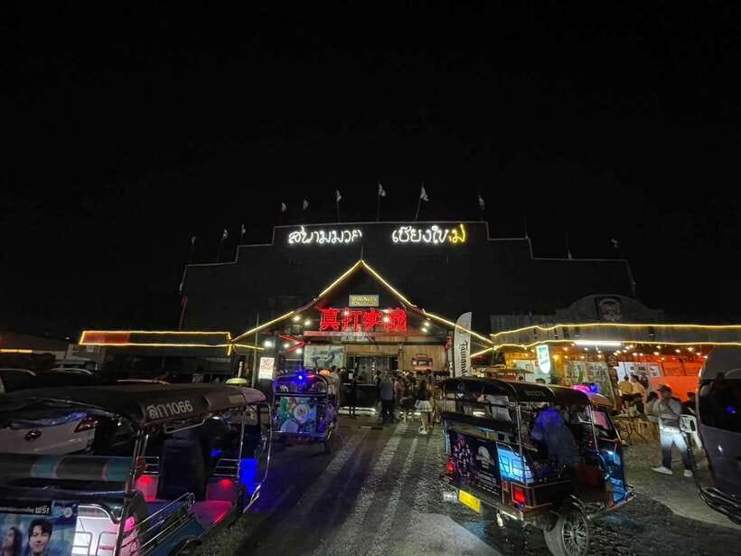 Chiangmai: Chiangmai Boxing Stadiums Ticket - The vibe around the ring: crowd energy, photos, and betting moments