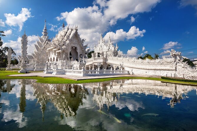 Chiangmai to White Temple, Blue Temple & Black museum - Morning pickup and the Mae Kajan hot spring reset (before the heavy stuff)