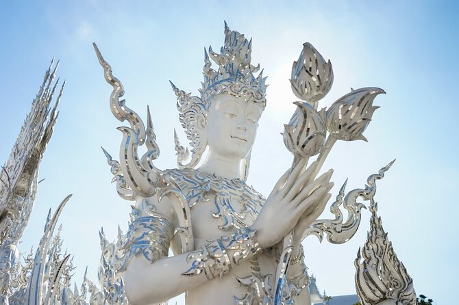 Chiangmai to White Temple, Blue Temple & Black museum - Lunch, bottled water, and the small-group feel that matters
