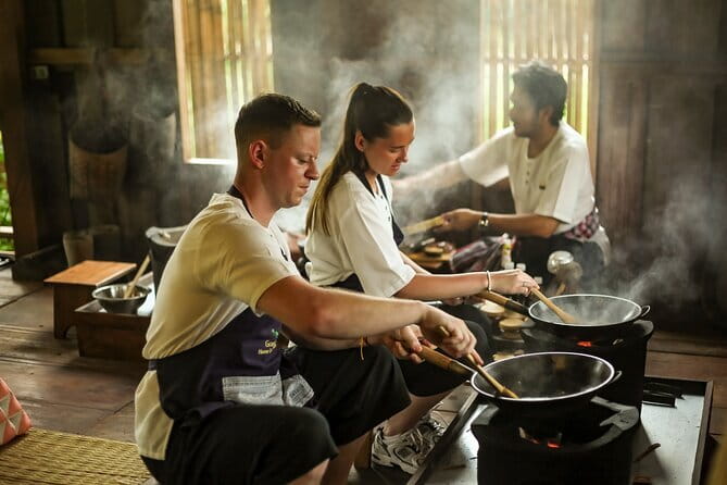 Cook Local Northern Thai Food in Traditional House - The 9:00 am start: transfers, snacks, and how the day moves