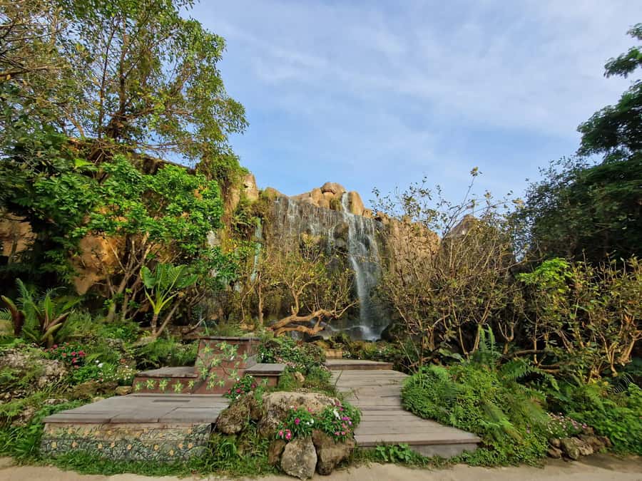 Day Tour in Chiang Mai I Waterfall I Dantewada I Doi Suthep - Bua Thong Sticky Waterfall: the fun part is the climb