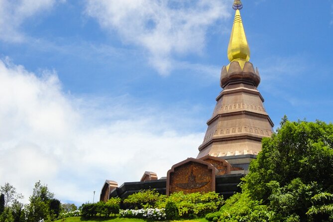 Doi Inthanon Private Trek & Lunch Tour from Chiang Mai - Twin Royal Stupas: Gardens, Views, and Cultural Meaning