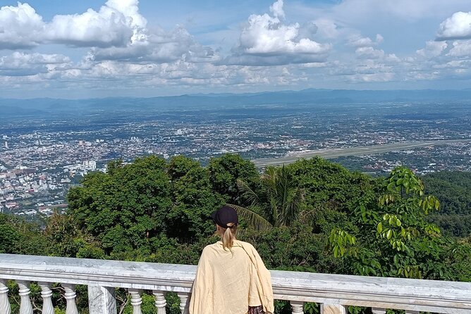 Doi Suthep Temple Tour by Local Red Car 3 Hour Adventure - Where you start: the meeting point that won’t confuse you