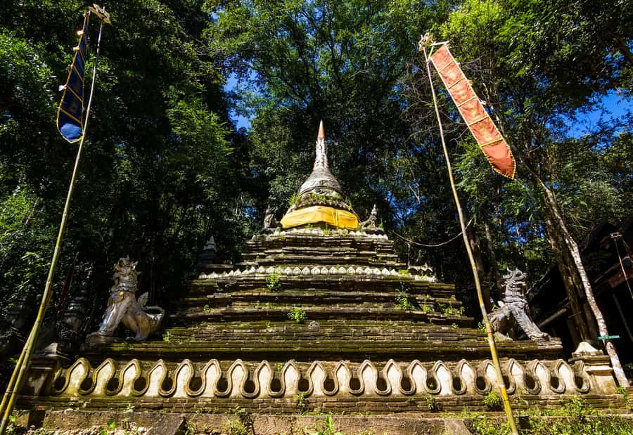 Early morning Doi Suthep with monk chanting and alms - Wat Palad: the quiet jungle temple after the main stop