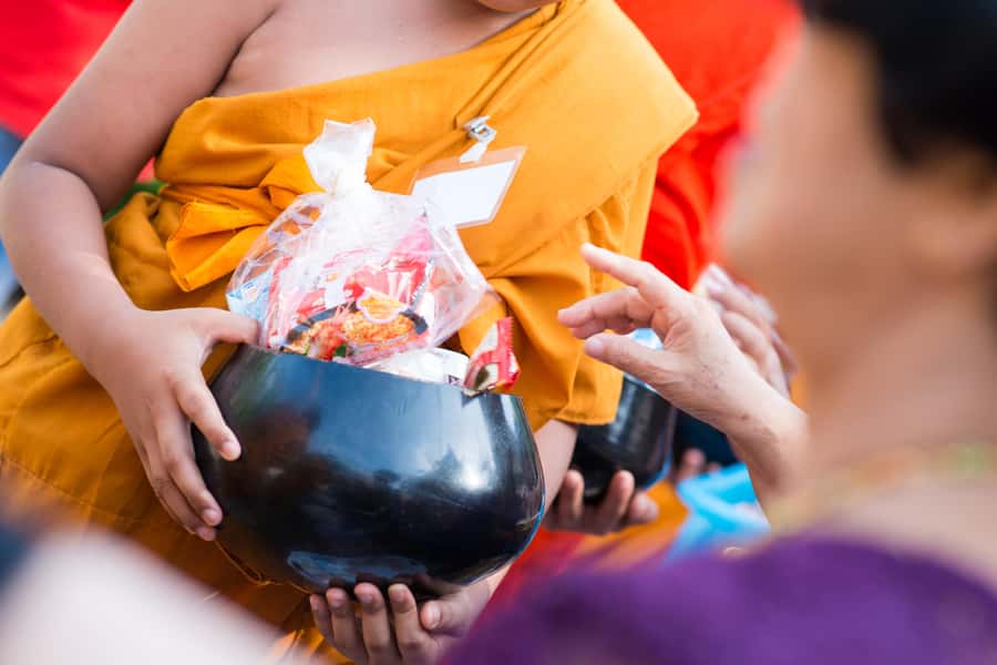 Early morning Doi Suthep with monk chanting and alms - Practical tips so the morning feels smooth