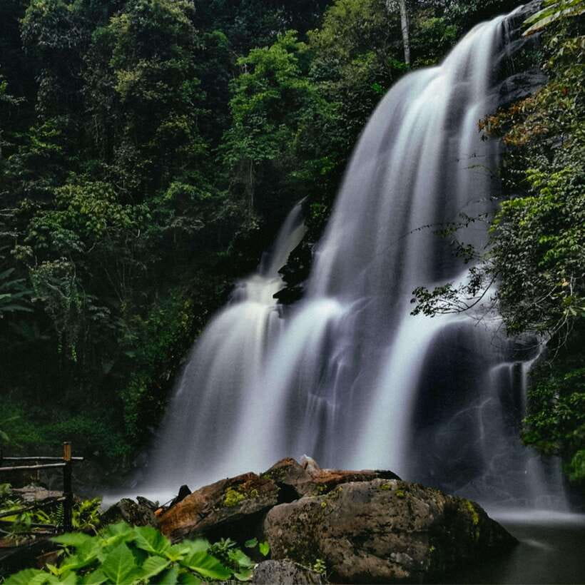 Eco-Friendly: Doi Inthanon & Pha Dok Siew Trekking Day Trip - Doi Inthanon and the pagodas: going from heat to high-country air