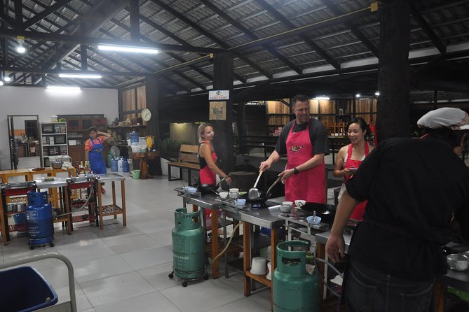Evening Cooking Class in Organic Farm with Local Market Tour - A practical evening plan in Chiang Mai: market first, farm cooking second