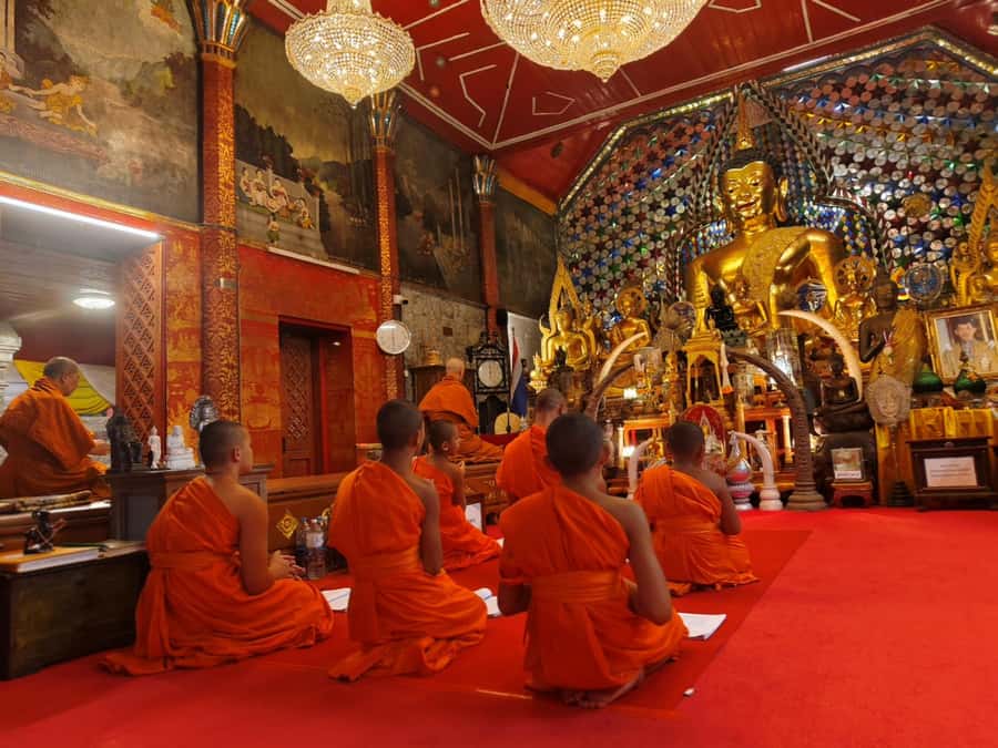 Ex-monk city & temples walking tour: (3.5 hours / 1.7 km.) - Should you book this Ex-monk city and temples walk?