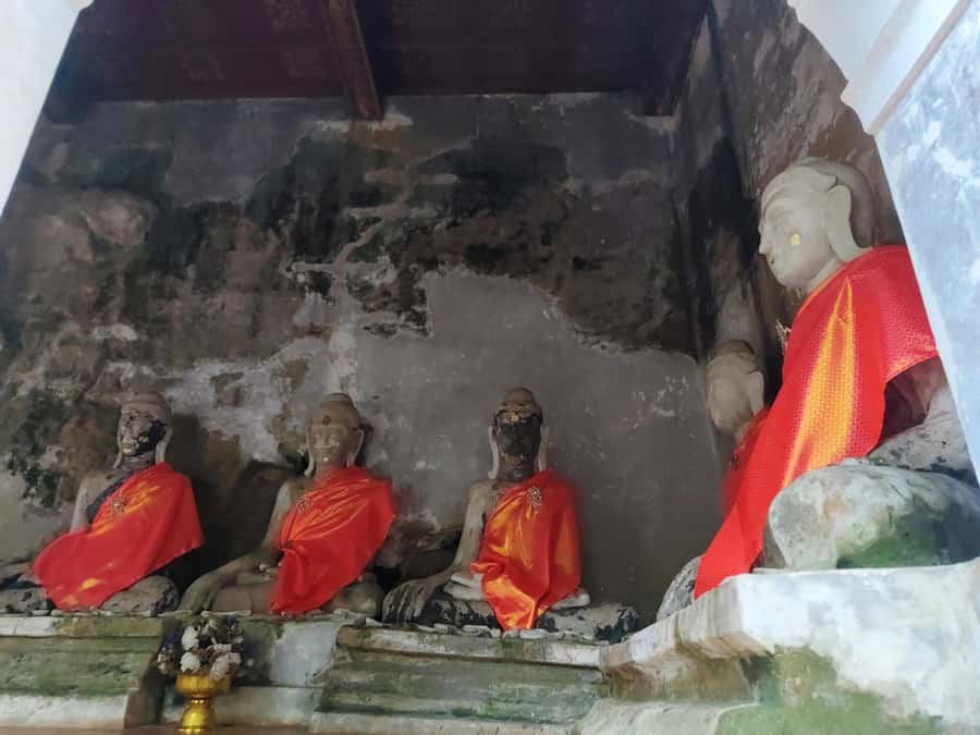 Ex-monk city & temples walking tour: (3.5 hours / 1.7 km.) - The 700-year story: why the guide’s context makes temples easier