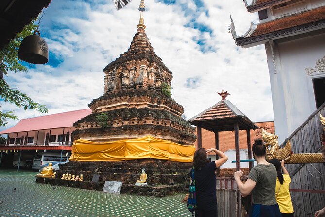 Experience The Real Chiang Mai by Bike - Markets and Street Life: Snacks, Coconut Water, and Small Bites