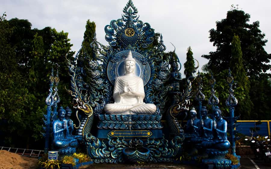 From Chiang Mai: Chiang Rai 2 Temples and Golden Triangle - Blue Temple: when calm and detail do the talking