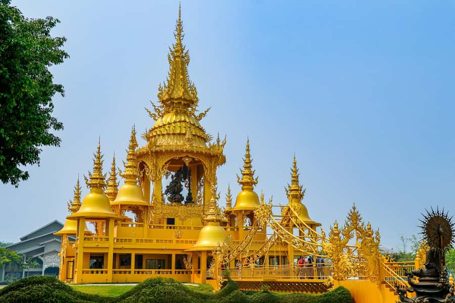 From Chiang Mai: Chiang Rai 2 Temples and Golden Triangle - White Temple: modern architecture and artwork that actually tell a story