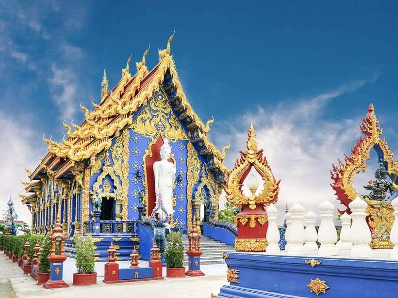From Chiang Mai: Chiang Rai Famous Temples Guided Tour - A Full-Day Chiang Rai Circuit from Chiang Mai: How the Flow Really Feels