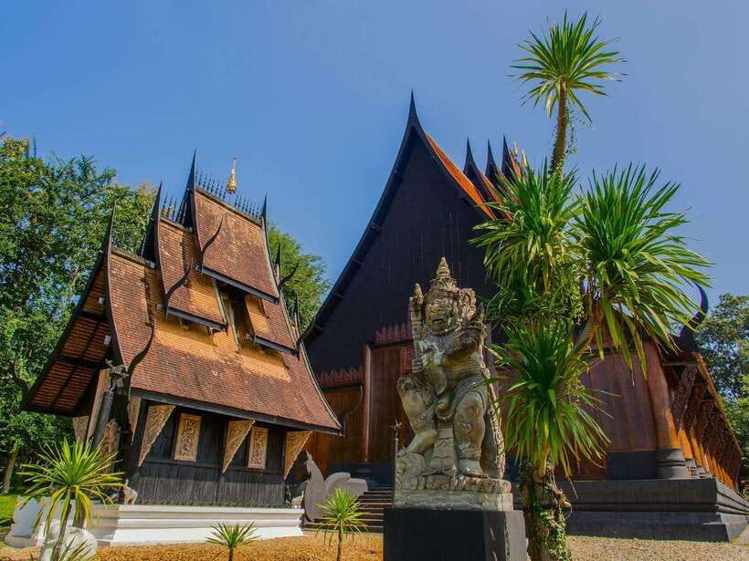 From Chiang Mai: Chiang Rai Famous Temples Guided Tour - The Guide and the Small-Group Setup: What Makes It Work
