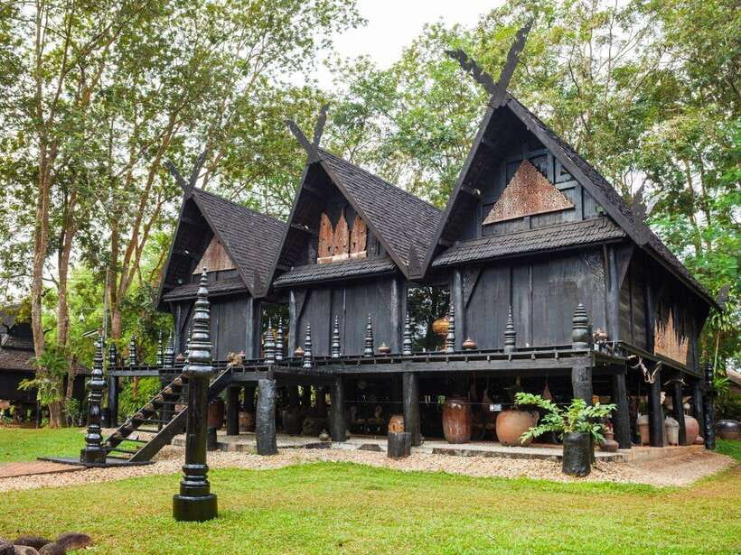 From Chiang Mai: Chiang Rai Famous Temples Guided Tour - Optional Add-Ons and Finishing in Chiang Rai