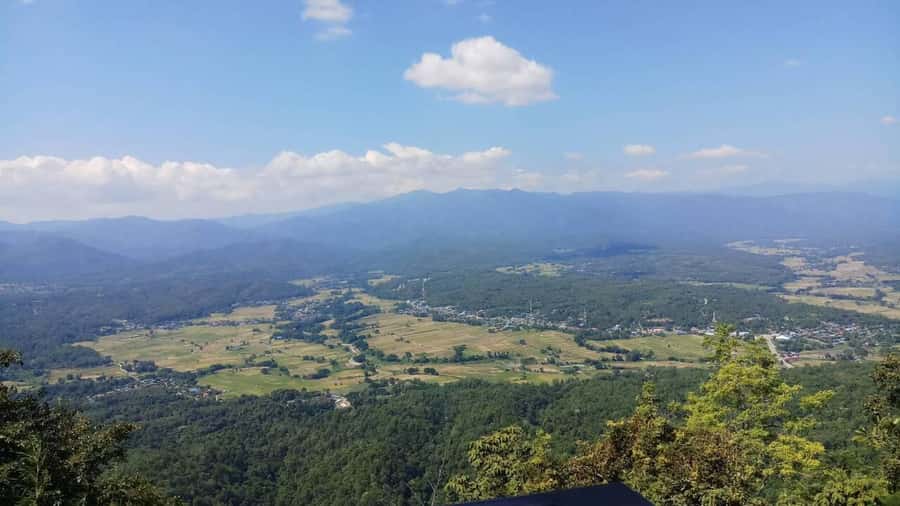 From Chiang Mai: Lampang Summit & Springs - Floating pagodas at Wat Chaloem Pra Kiat: the climb to the summit views