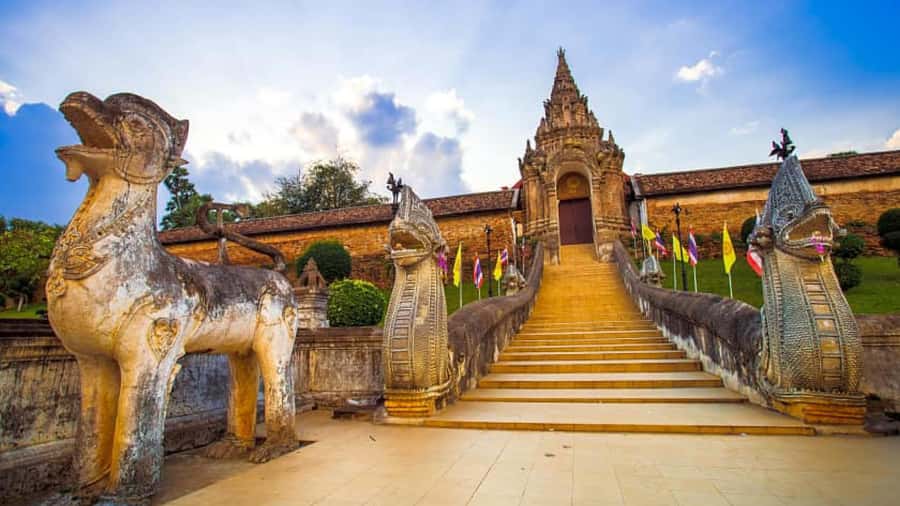 From Chiang Mai: Lamphun and Lampang Temples Tour - Wat Phra Chedi Sao: One More Temple Stop, Right Before Market Time
