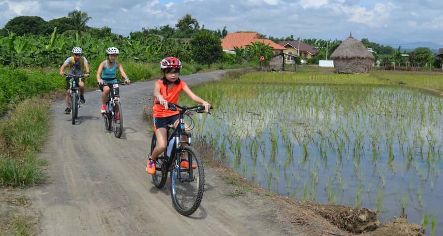From Chiang Mai: Mae Taeng Valley Hike & Bike Day Trip - Chiang Mai pickup and the covered SUV ride to the hills