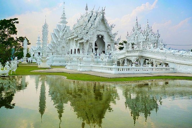 From Chiang Mai: White and Blue Temple & Golden Triangle Day Trip - A 6:00am start to see Chiang Rai’s top sights