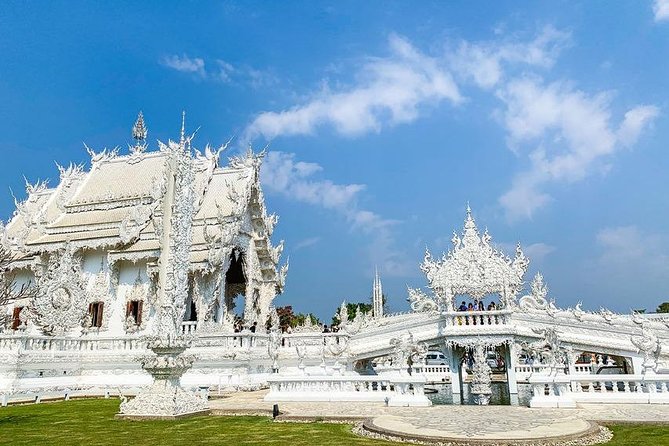 From Chiang Mai: White and Blue Temple & Golden Triangle Day Trip - The van ride, small group size, and how to pace yourself