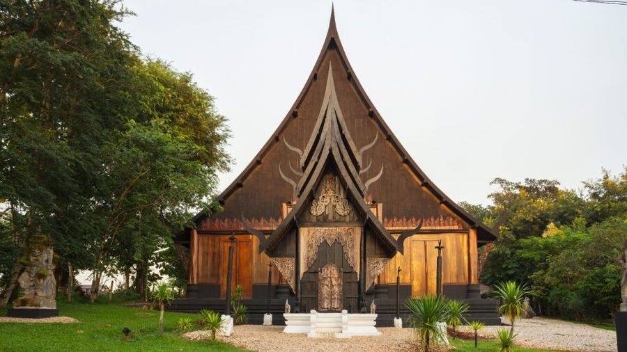 From Chiang Mai: White Temple, Blue Temple & Black House - The extended option: Red Temple (Wat Huai Pla Kang) plus Lalitta Café