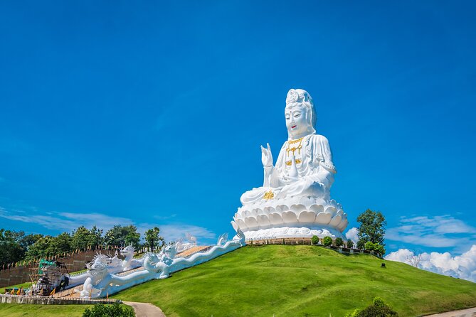 Full Day Chiang Rai 3 Temples White, Blue,Big Bhudha Temples - Buffet lunch in Chiang Rai: fuel for the last two temples