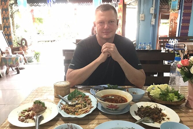Go where the locals go, Eat what the locals eat! Food Tour with Local Foodies - Dessert Time in the Old City: Sakoo Sai Hmoo and Kao Griap Paak Hmaw