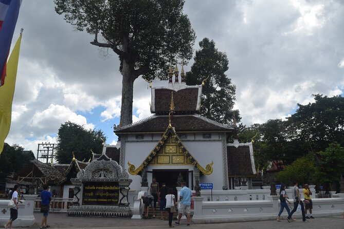 Half Day Chiang Mai City and Cultural by TukTuk, Samlor & Red car (Private Tour) - Who should book this tour?