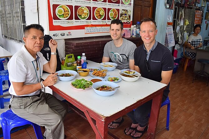 Half Day Chiang Mai City and Culture tour by Electric Tuk Tuk (Private Tour) - Stop 4: Warorot Market (Kad Luang) for Shopping and Street-level Culture