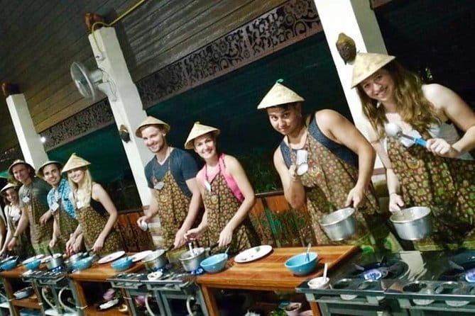 Half Day Chiang Mai Cooking Class and Market Taste Tour - Sampling while you learn: tasting food at the market and finishing with your dishes