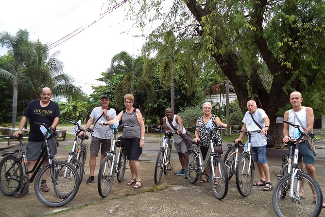 Half-Day Colors of Chiang Mai Biking Tour - Wat Pa Ngio: Buddhist basics and big-statue moments