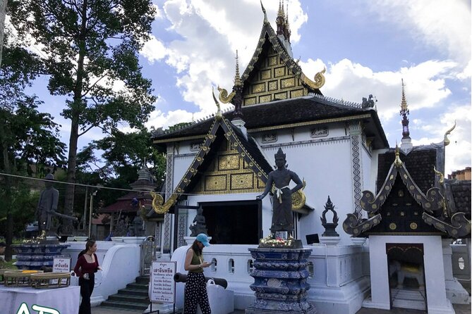 Half day Doi Suthep Temple and city temples (Private tour) - Practical temple etiquette and site comfort tips