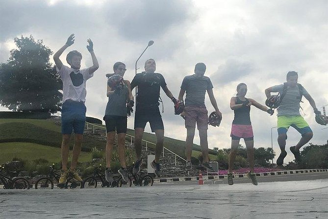 Half-day E-bike Nam Phrae (hilly, fully paved roads, GUIDED) - Stop 2: Hang Dong and the low-key countryside rhythm