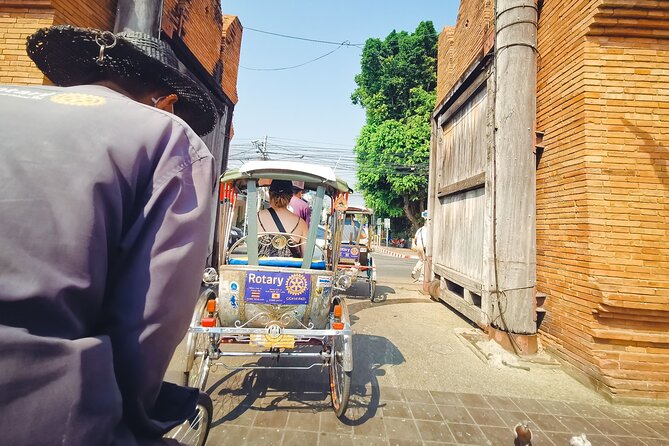 Half Day Private Chiang Mai Trishaw Ride and Mae Ping River Cruise - Wat Phra Singh Temple Finish: Sacred Buddha Image Time