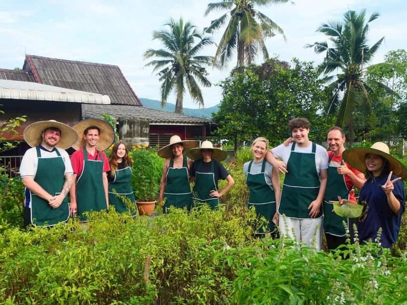 Half-Day Thai Cooking Class on a Local Farm Near Chiang Mai - The market stop: where Thai cooking starts