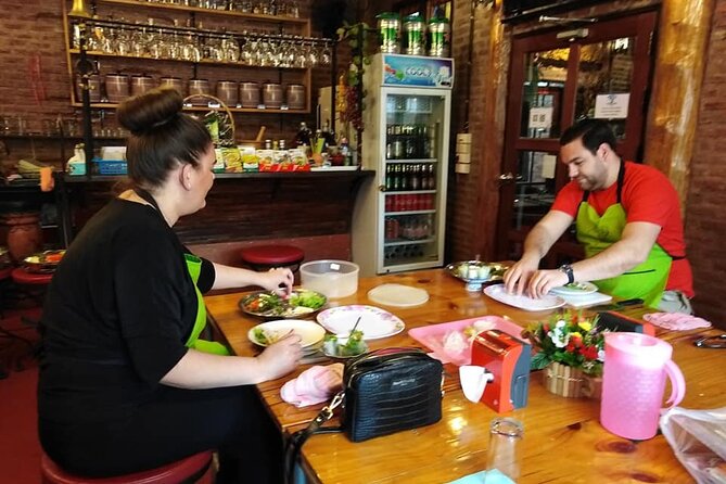 Half-Day Thai Cuisine Cooking Experience in Chiang Mai - How the 6-hour flow usually feels (from pickup to feast)