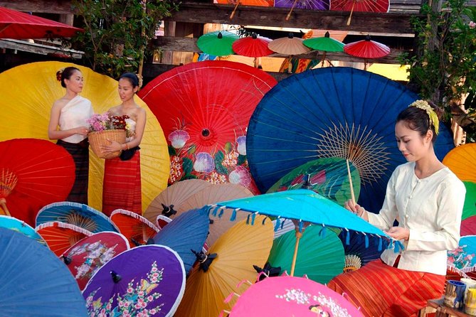 Half Day Traditional Handicraft Craftsmanship Tour from Chiang Mai - San Kamphaeng Road and the Saturday walking market: silk weaving you can actually watch